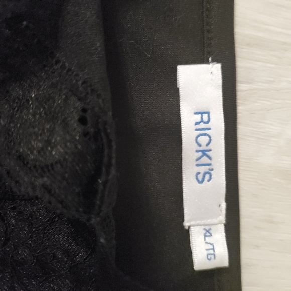 **FREE with purchase!**Ricki's stretchy cami - Picture 2 of 4